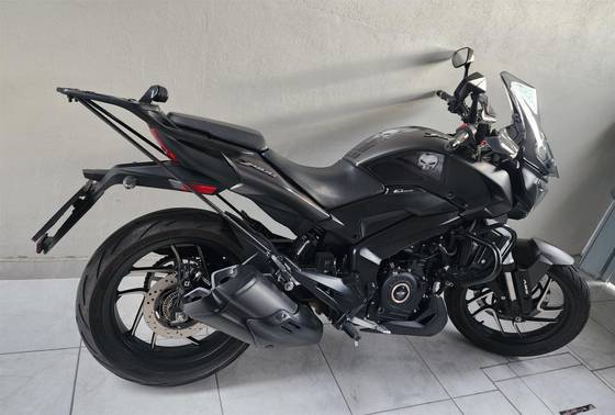 BAJAJ DOMINAR 400 BAJAJ DOMINAR 400